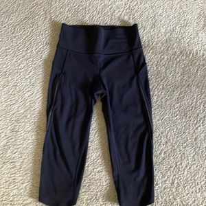 Lululemon train times crop size 6 black